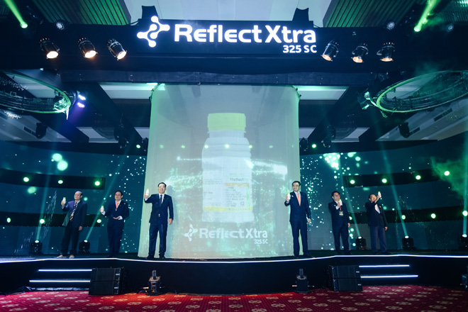 Lãnh đạo Syngenta và các nhà khoa học tại buổi giới thiệu sản phẩm Reflect Xtra 325SC
