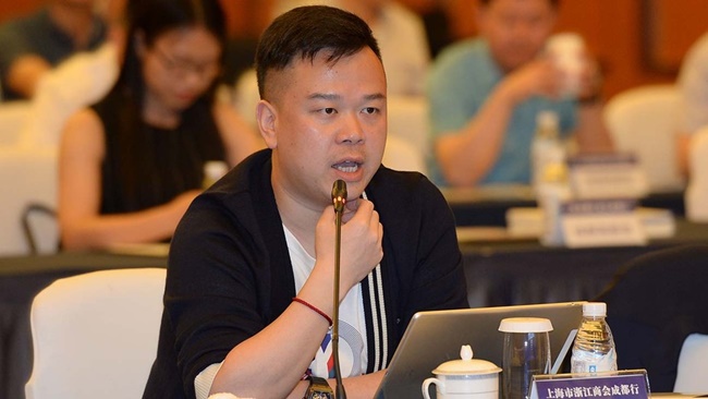 Lin Qi, 39 tuổi là người sáng lập, chủ tịch kiêm Giám đốc điều hành của công ty phát hành game Yoozoo ở Trung Quốc. Mới đây, người này đã qua đời trong tình trạng mà cảnh sát Thượng Hải nghi ngờ bị đầu độc.
