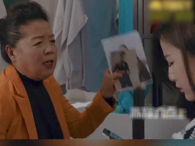 Cười 24H - Con gái đang "ế chỏng chơ" nhưng mẹ vẫn mải mê tìm...bố dượng