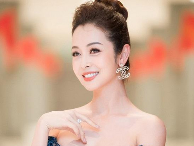 Thời trang - Jenifer Phạm "chơi lớn" thay 4 bộ váy liên tục, khoe vóc dáng nuột nà của "bà mẹ 4 con"