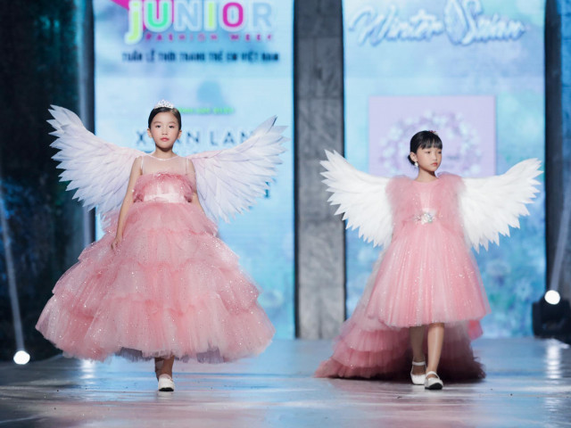 Thời trang - Mẫu nhí Trịnh Khánh Ngọc "gây sốt" với tài catwalk cực "đỉnh" trong show diễn thời trang của Xuân Lan