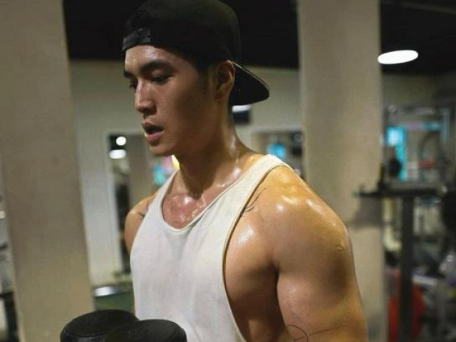 Làm đẹp - Ngắm thân hình "xịn sò" cùng cơ bắp cuồn cuộn của "bạn trai tin đồn" Ngô Thanh Vân