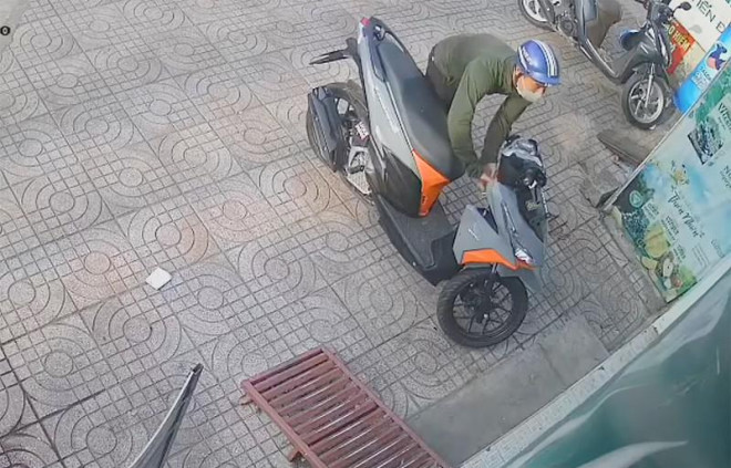 Camera ghi hình kẻ trộm bẻ khóa xe trong 3 giây ở Thủ Đức - 1