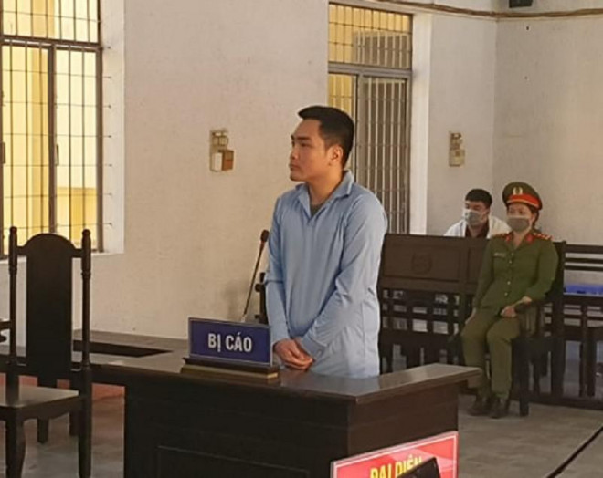 Bị cáo Long tại tòa. Ảnh: AĐ