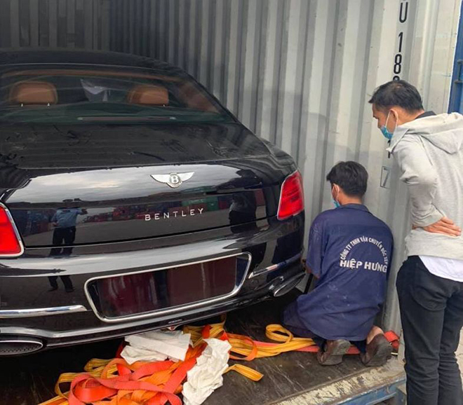 &#34;Xe nhà giàu&#34; Bentley Flying Spur W12 2020 thứ ba cập cảng Việt Nam - 7