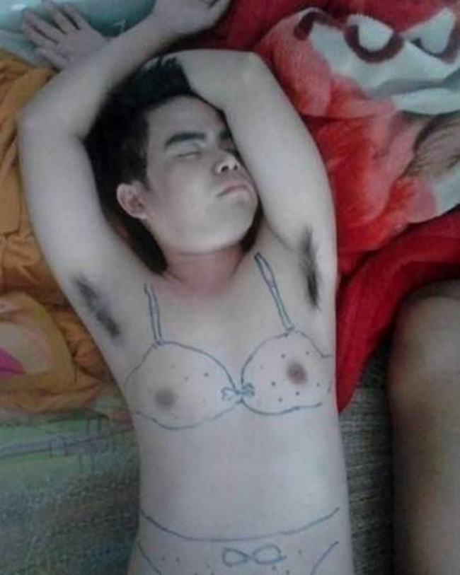 Hậu quả khi ngủ không phòng thủ là đây.