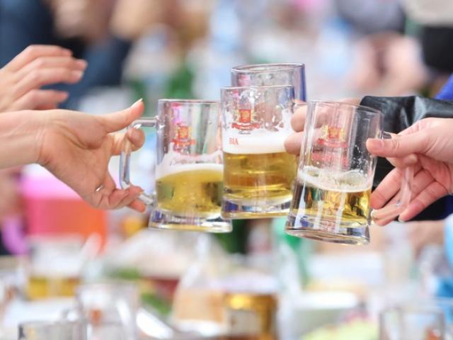 Sức khỏe đời sống - Bật mí mẹo hay đánh bay cảm giác nôn nao sau những bữa nhậu mừng năm mới