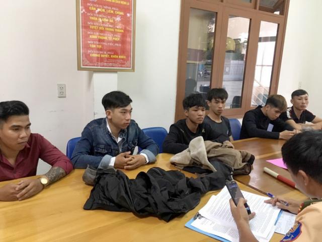 Tin tức trong ngày - Đủ kiểu “phượt thủ” gây rối trên QL20 qua Lâm Đồng