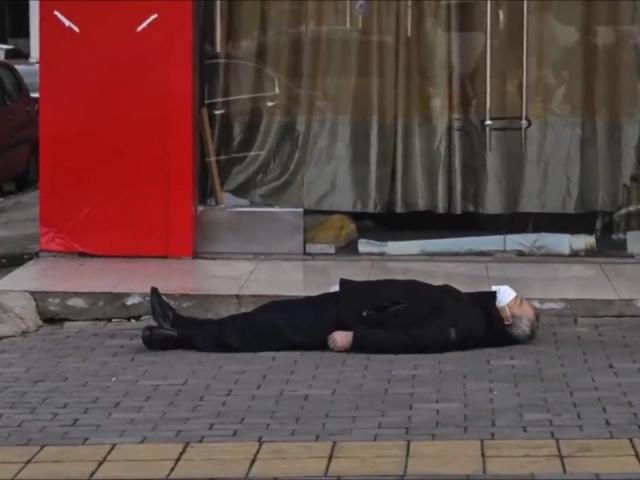 Thế giới - Người đầu tiên trên thế giới tử vong sau khi tiêm vắc xin Covid-19