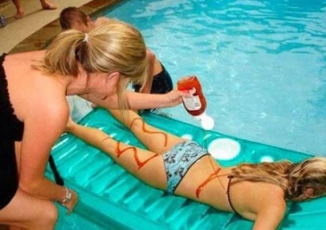 Được biến thân thành cục xúc xích khổng lồ.