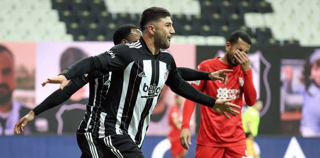 Bàn thắng mở tỷ số gây tranh cãi của Guben Yancil cho Besiktas vào lưới Sivasspor
