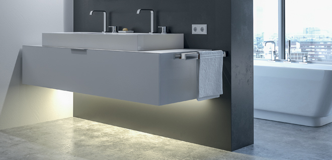 Lavabo sứ đặt bàn Häfele kết hợp cùng đèn LED là điểm nhấn không thể bỏ qua trong không gian phòng tắm.