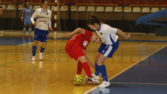 Sự cố bi hài đáng xấu hổ đã diễn ra ở trận futsal nữ tại giải hạng Hai Tây Ban Nha giữa 2 đối thủ láng giềng CD Linares CF và Linares Deportivo
