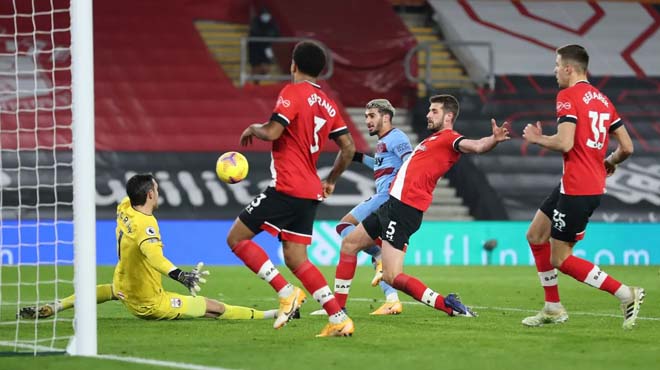 Video Southampton - West Ham: Bàn thắng chối từ, rợn người phút cuối - 1