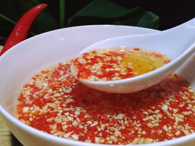 Ẩm thực - Cách làm nước mắm chua ngọt sánh kẹo, chấm món gì cũng ngon "nhức nhối"