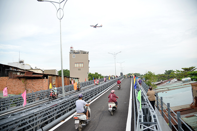 Ông Lương Minh Phúc, Giám đốc Ban Quản lý dự án đầu tư xây dựng các công trình giao thông TP.HCM cho biết việc đưa vào khai thác cầu thép An Phú Đông sẽ rút ngắn thời gian đi lại hơn cho người dân giữa quận 12 và quận Gò Vấp. Đồng thời góp phần phát triển kinh tế xã hội của quận Gò Vấp và quận 12.