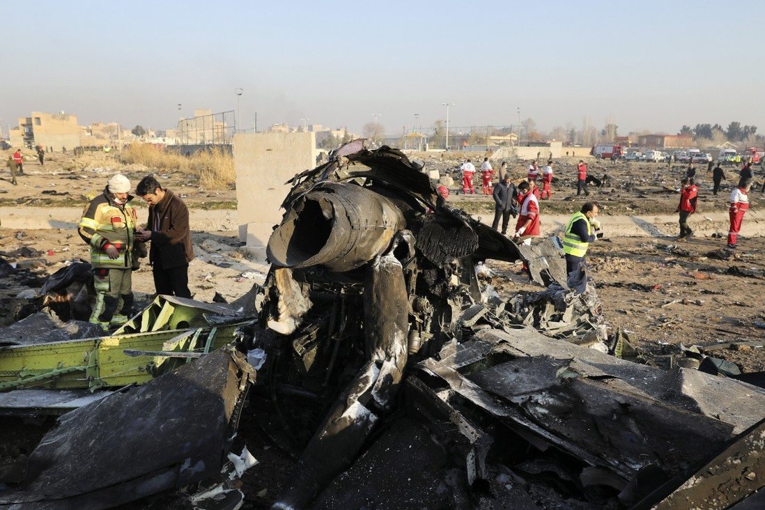 Hiện trường vụ máy bay Ukraine chở 176 người bị Iran bắn rơi.