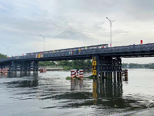 Tin tức trong ngày - Cầu sắt bạc tỷ nối 2 quận ở TP.HCM, xóa cảnh “qua sông phải lụy đò”