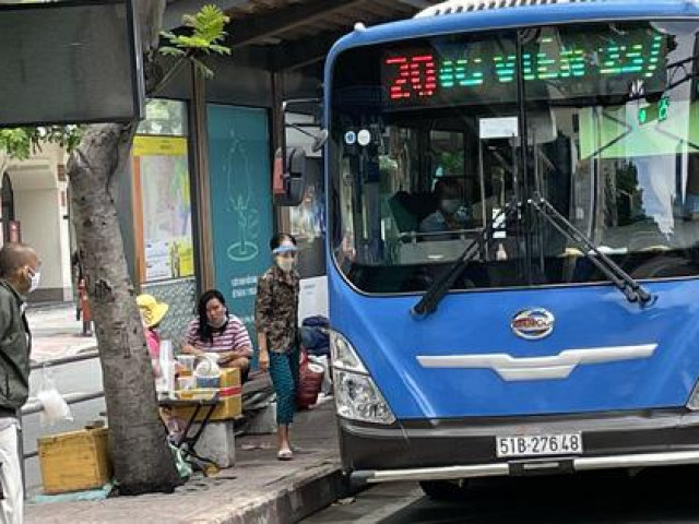 Tin tức trong ngày - Xe khách, xe buýt, ôtô công nghệ ở TP HCM hoạt động trở lại từ 5-10