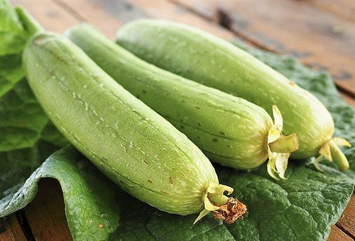 Chọn quả mướp thẳng, hoặc cong tự nhiên... ăn mới ngon. Ảnh minh họa.