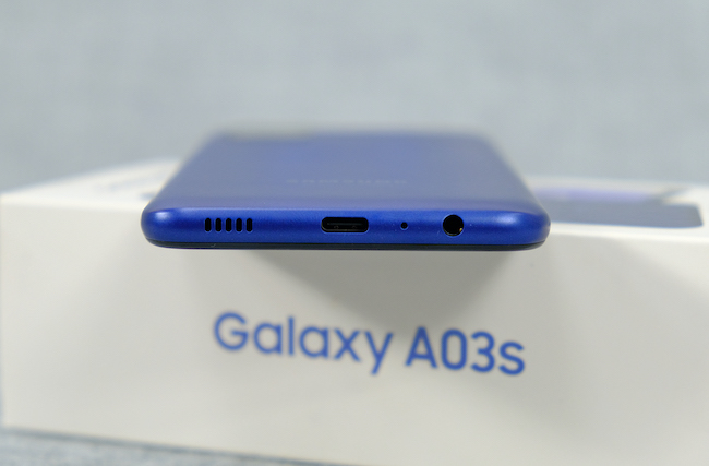 Thời lượng pin của máy khá cao, với 5.000mAh.
