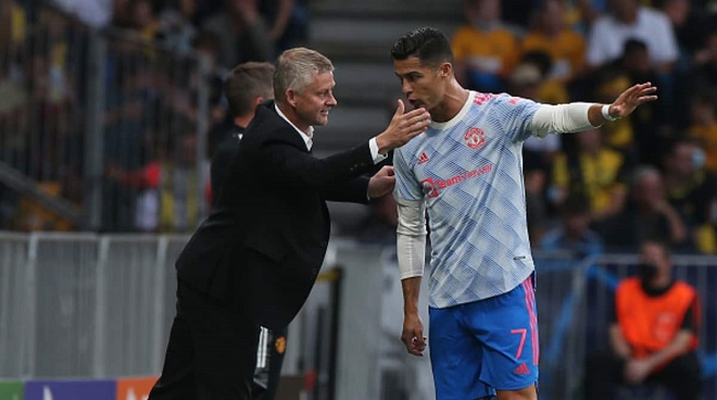 Ronaldo nhiều lần tham vấn chiến thuật cho Solskjaer