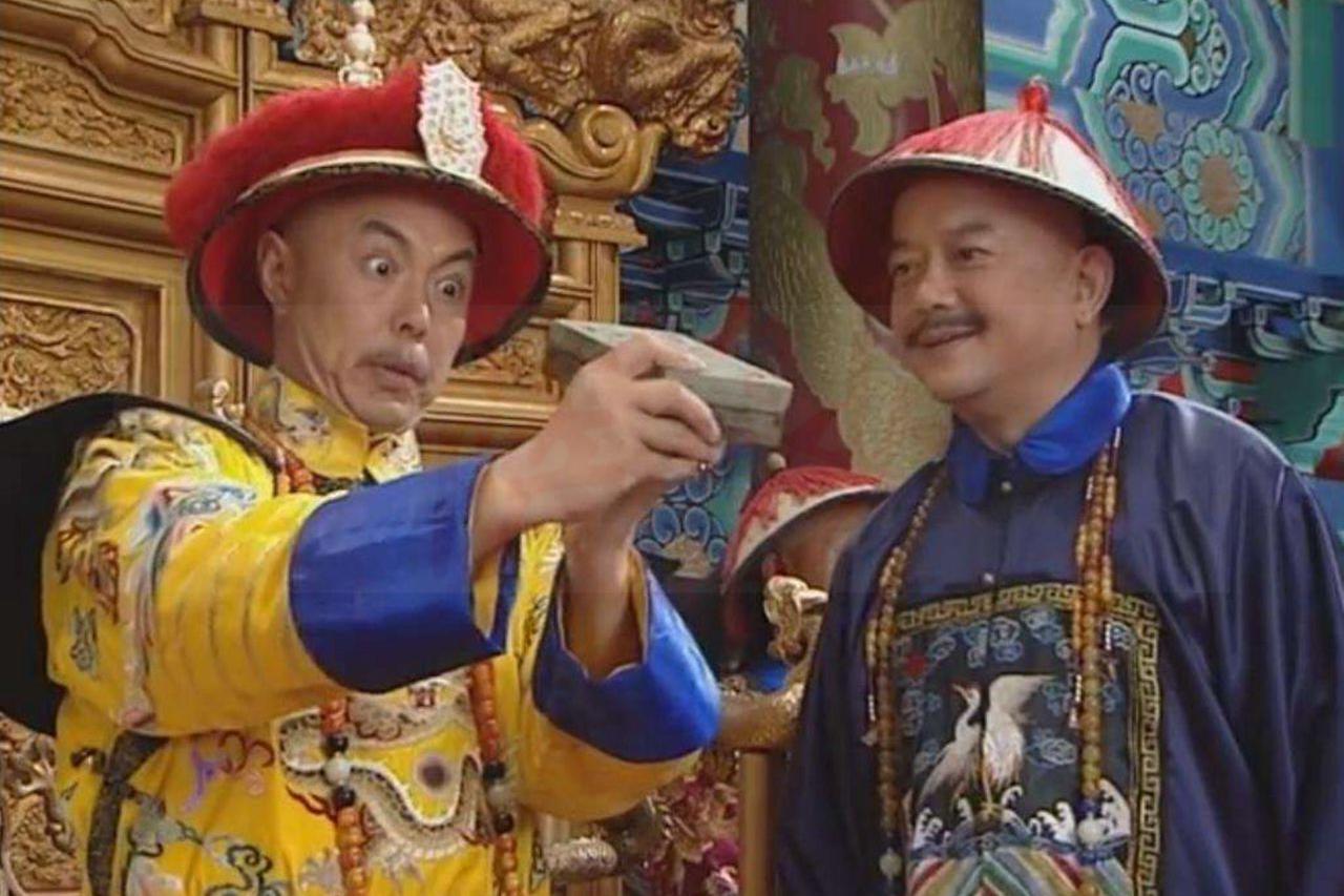 Hòa Thân cậy được Càn Long sủng ái, lộng hành không coi ai ra gì (ảnh từ phim truyền hình Trung Quốc)