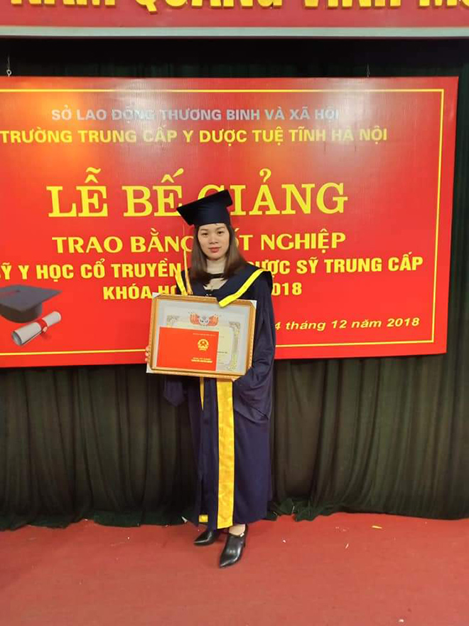 Thầy thuốc Hồng không ngừng học tập nâng cao tay nghề