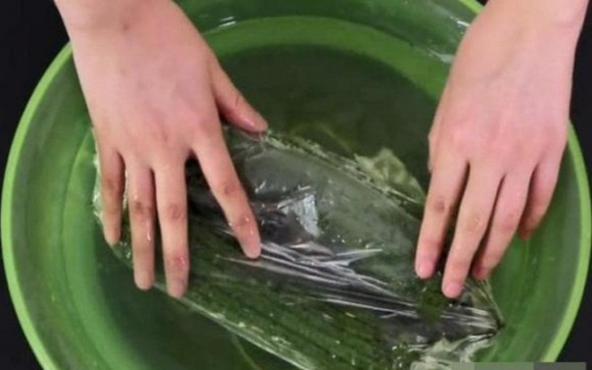 Mướp tuyệt đối không cho vào tủ lạnh, làm 3 bước này mướp để ngoài 10 ngày vẫn tươi - 1