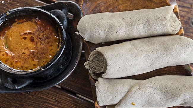 3. Shiro

Shiro là một món hầm của người Ethiopia, được làm từ đậu gà kết hợp với tỏi, hành tây, gừng, cà chua và ớt. Đậu gà mang lại cho món hầm này kết cấu rất đẹp mắt, hương vị hấp dẫn.

Đây là món ăn truyền thống được chế biến cho những dịp đặc biệt như Ramadan và Tsom. 
