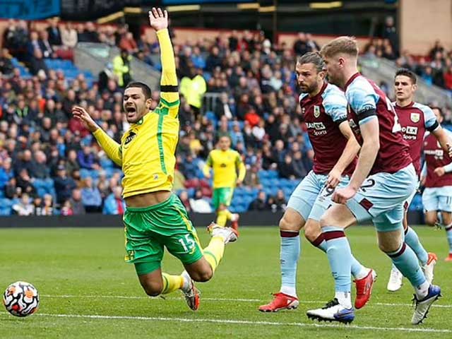 Bóng đá - Video bóng đá Burnley - Norwich: Phung phí đáng tiếc, chặn đứng mạch thua (Vòng 7 Ngoại hạng Anh)