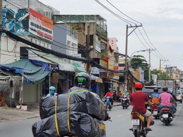 Tin tức trong ngày - CSGT TP HCM tuần tra, kiểm soát trong "bình thường mới" thế nào?