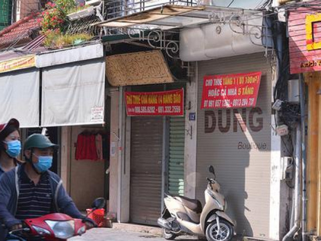 Kinh doanh - Phố buôn bán sầm uất nhất Hà Nội đìu hiu, hàng loạt cửa hàng treo biển cho thuê