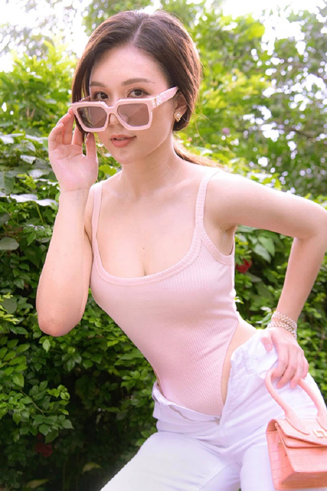 Phạm Ngọc Anh đảm nhận vai cô giúp việc Hân trong bộ phim "Mặt nạ hạnh phúc".

