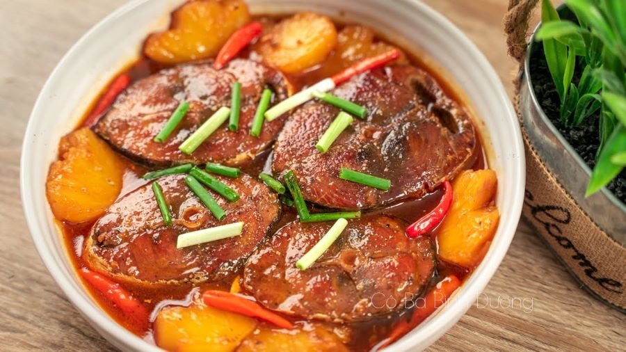 Kho cá ngừ cho thêm quả này đảm bảo ngon ngọt, chuẩn vị nhà hàng - 1