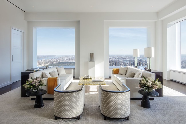 Toà chung cư này có tên 432 Park Avenue cao hơn 426m tại New York, Mỹ. Từ tháng 2, toà nhà này bị đưa vào diện giám sát.

