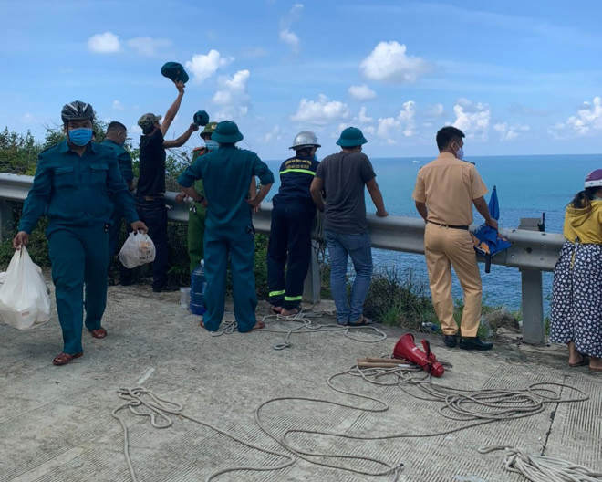 Các lực lượng phối hợp tìm kiếm tung tích cụ ông mất tích