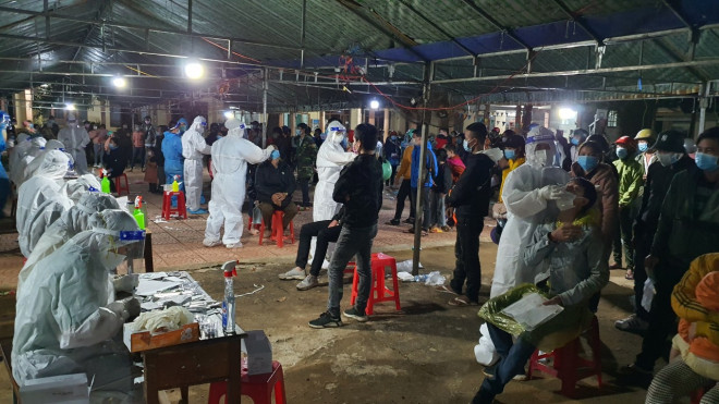 Tỉnh Đắk Lắk ghi nhận 12 trường hợp test nhanh dương tính với SARS-CoV-2 trong đoàn người về quê
