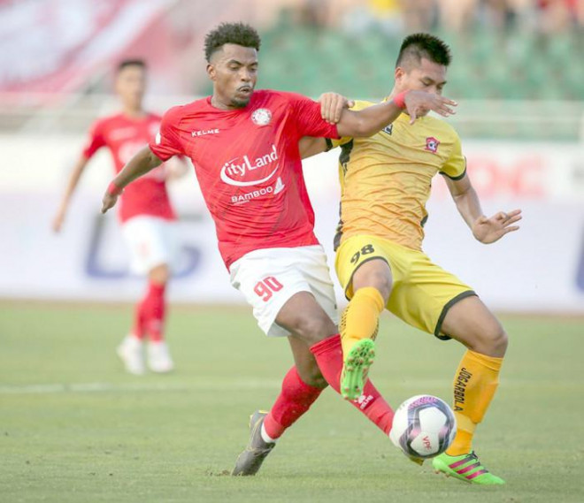 Hải Phòng (trái) và TP.HCM là hai trong số những đội bóng V-League thiếu lực lượng kế cận. Ảnh: VPF