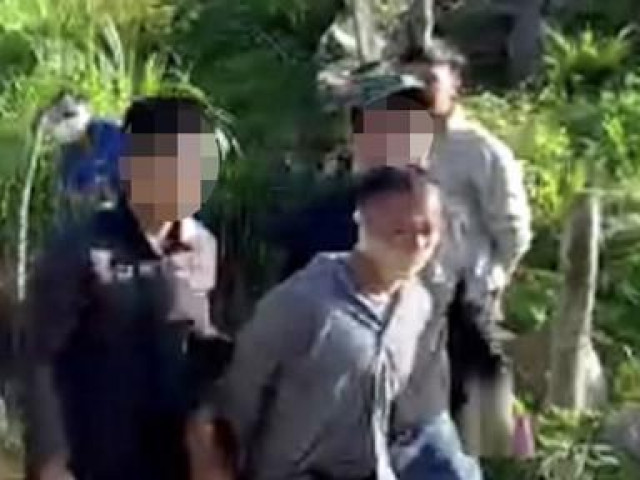 Pháp luật - Bắt đối tượng bị truy nã đặc biệt nguy hiểm khi lẩn trốn trong rừng