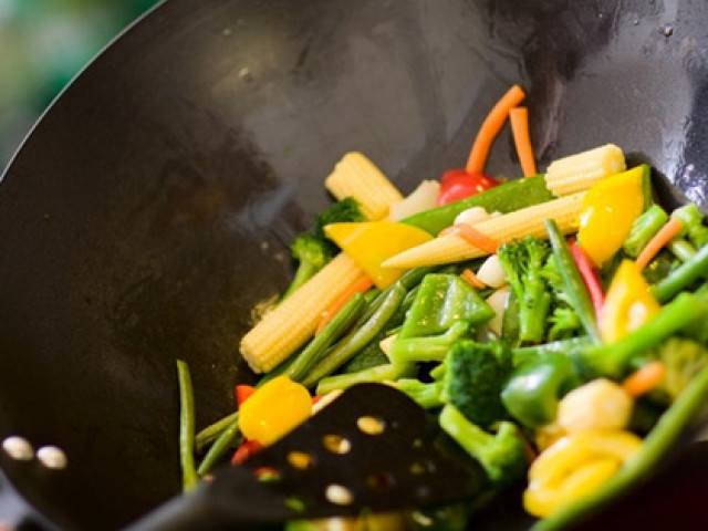 Sức khỏe đời sống - Nên ăn dầu hay ăn mỡ để có lợi cho cơ thể?