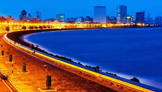 Mumbai - Thành phố không bao giờ ngủ: Thành phố cho phép bạn sống một cuộc sống vô tư và không bao giờ ngủ. Hãy tận hưởng các hộp đêm và đừng quên ghé thăm Bollywood. 
