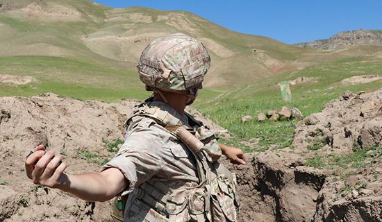 Với quân số thường trực khoảng 7.000
binh sĩ, căn cứ 201 của Nga có thể tung ra các đòn tấn công rất
mãnh liệt vào đối phương.