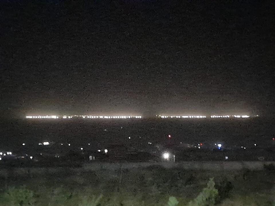 Căn cứ Bagram bật toàn bộ hệ thống đèn chiếu sáng trong đêm.