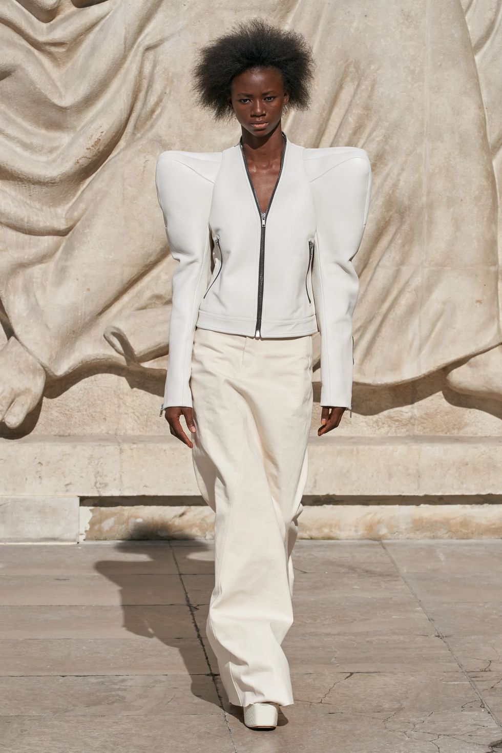Rick Owens quen thuộc với bộ sưu tập Xuân/Hè 2022 mang tính trừu tượng và tiên phong - 4