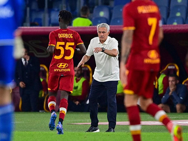 Bóng đá - Mourinho giúp AS Roma thăng hoa, mặt cau có đón kỷ lục "vô tiền khoáng hậu"