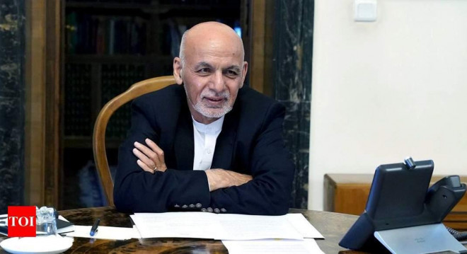 "Ghani đã ra đi, bỏ mặc 38 triệu
người Afghanistan ở lại, đây là việc khó có thể tha thứ", một cựu
thành viên Hội đồng An ninh Quốc gia của Afghanistan nói.