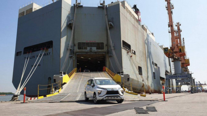 Nhập khẩu ô tô chạm đáy do thị trường ế ẩm - 1