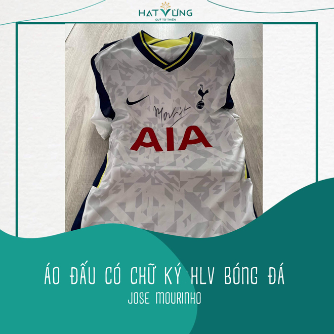 Chiếc áo có chữ ký HLV Jose Mourinho được đấu giá chuyển thành máy thở - 1