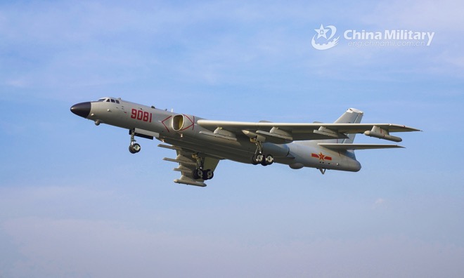 Oanh tạc cơ H-6 của Trung Quốc ngày 4.10 tham gia tập trận uy hiếp Đài Loan.